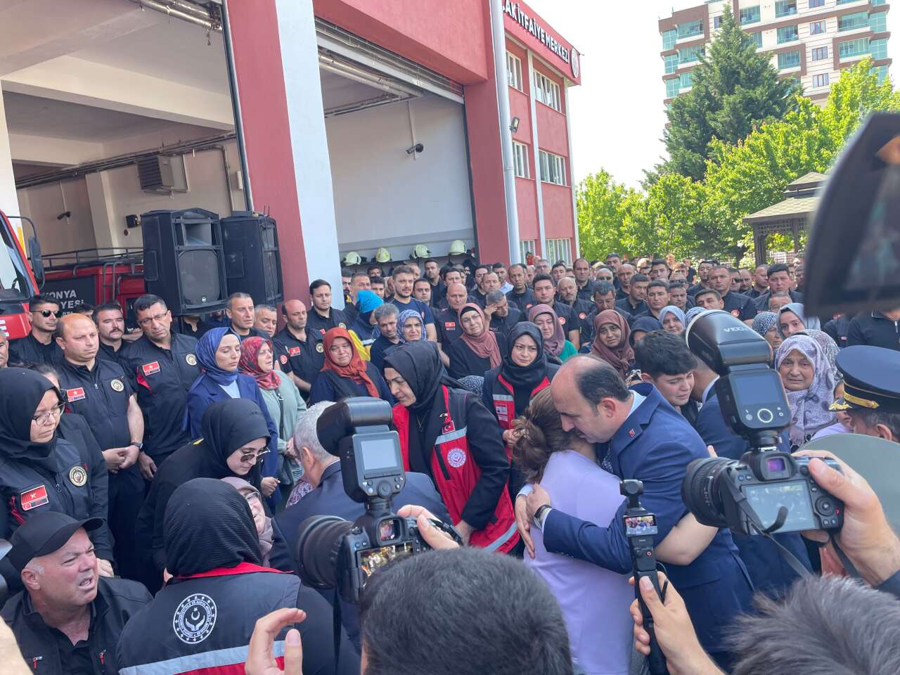 Konya şehidine ağladı! İtfaiyeci Mehmet Tekeli gözyaşlarıyla toprağa verildi 9